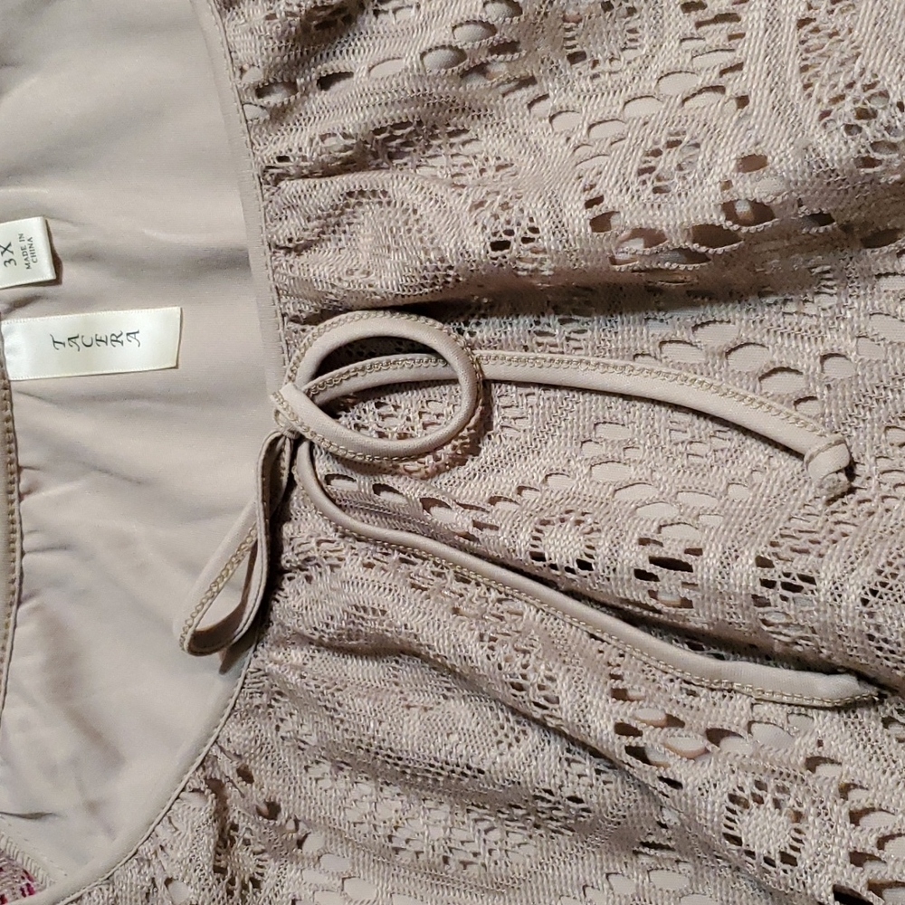 Lace top - Picture 3 of 4